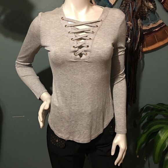 Super Soft & Bouncy Lace up long sleeve - Picture 2 of 9